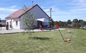 Entre Lacs Et Montagnes , Maison individuelle,lits préparés, parking et ménage inclus